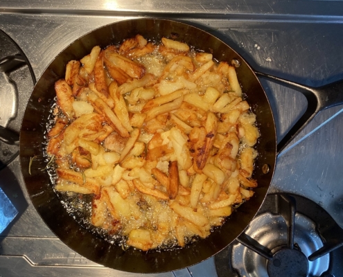 Patate fritte in padella