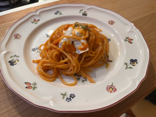 Pasta ristottata pomodoro burrata e basilico